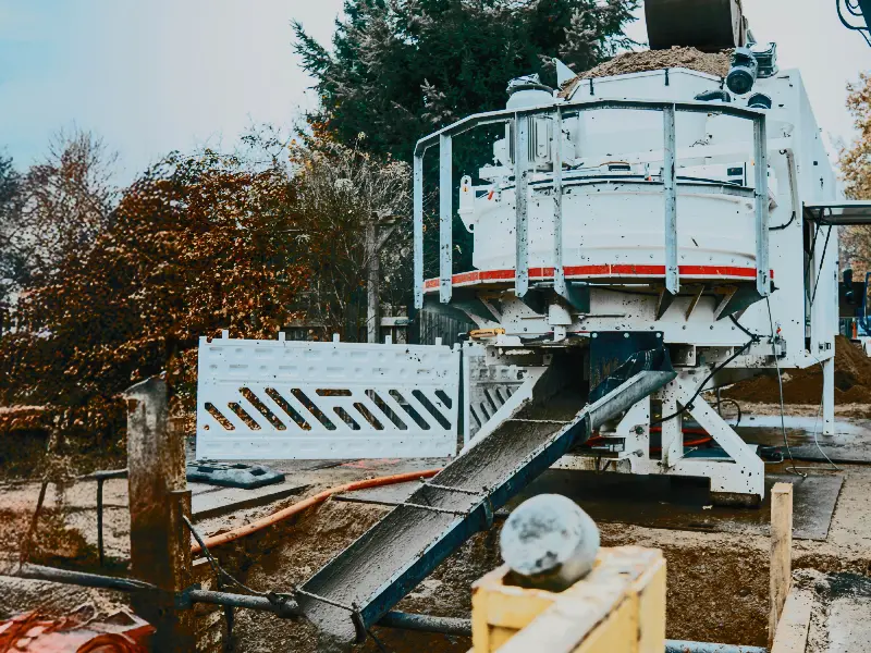 Mobile Flüssigbodenanlage zur Aufbereitung von Bodenaushub auf der Baustelle