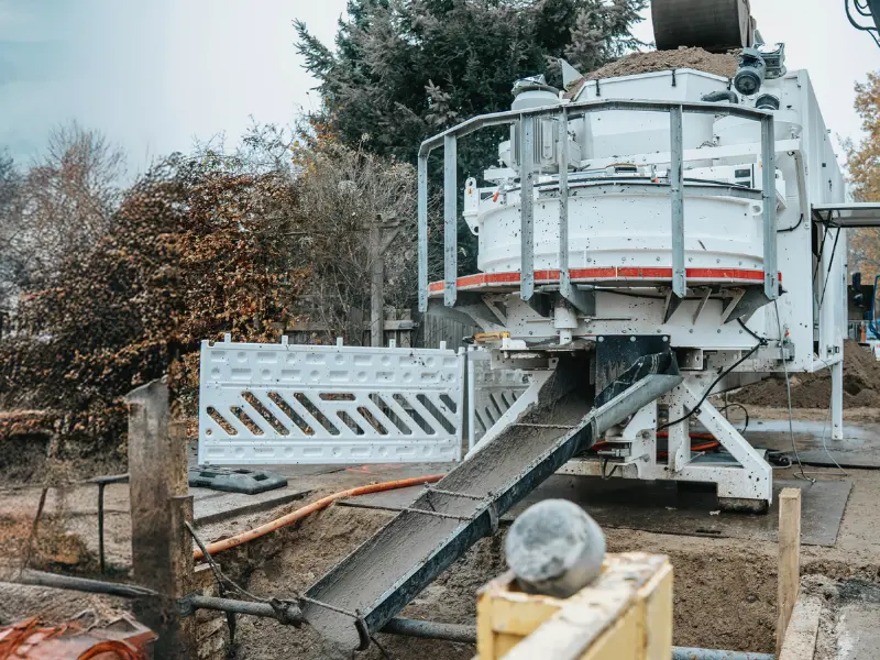 Mobile Flüssigbodenanlage zur Aufbereitung von Bodenaushub auf der Baustelle